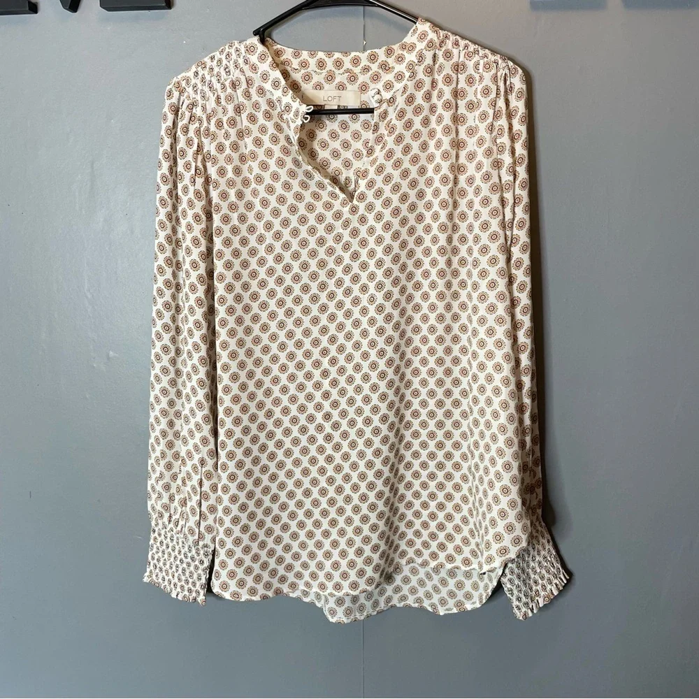 Loft women’s Polka Dot Cream Blouse size medium - Picture 2 of 11